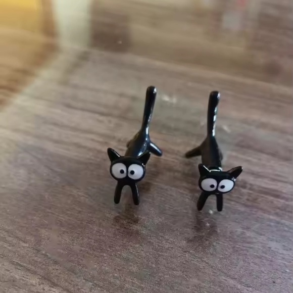 Playful Black Cat Stud Earrings 🐾 - Picture 5 of 7